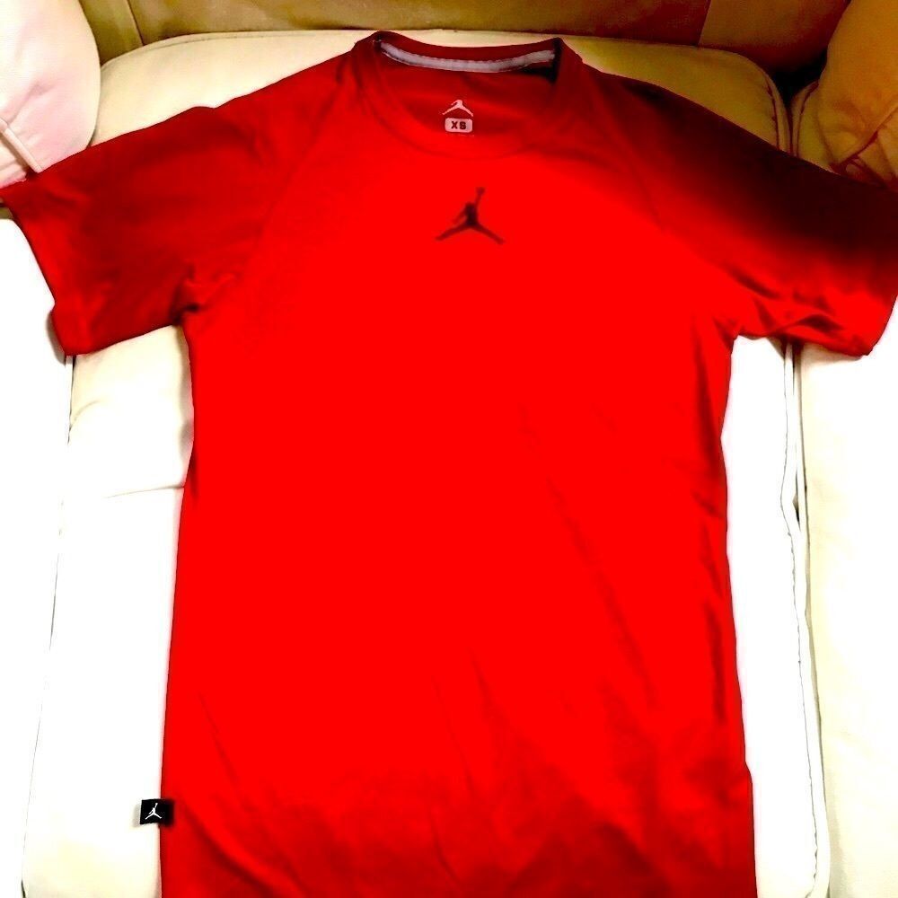Sold Nike dry fit sports T-shirt size boys 14, men XS